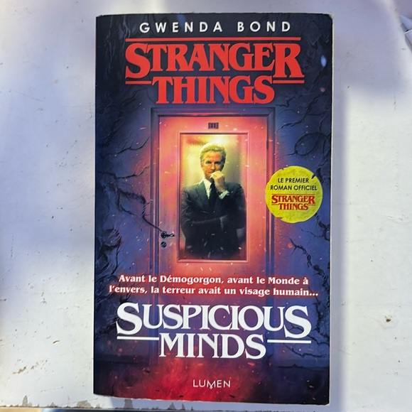 Stranger Things book - Picture 1 of 3